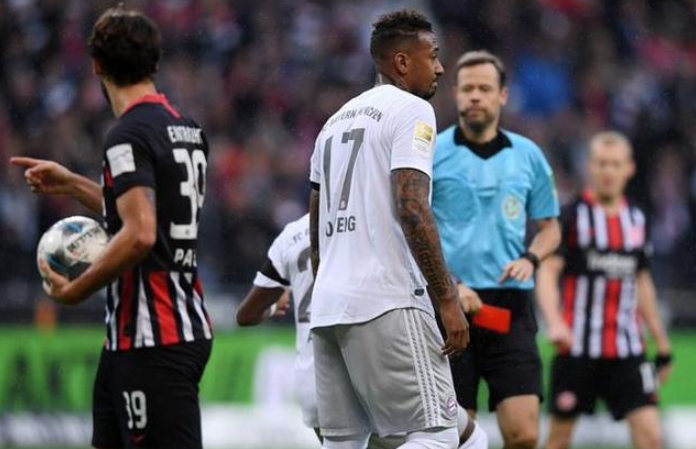  法兰克福客场爆冷击败强敌显韧性