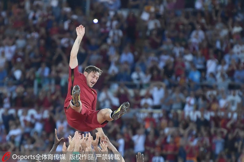  罗马城上演雨战好戏，狼王托蒂替补建功